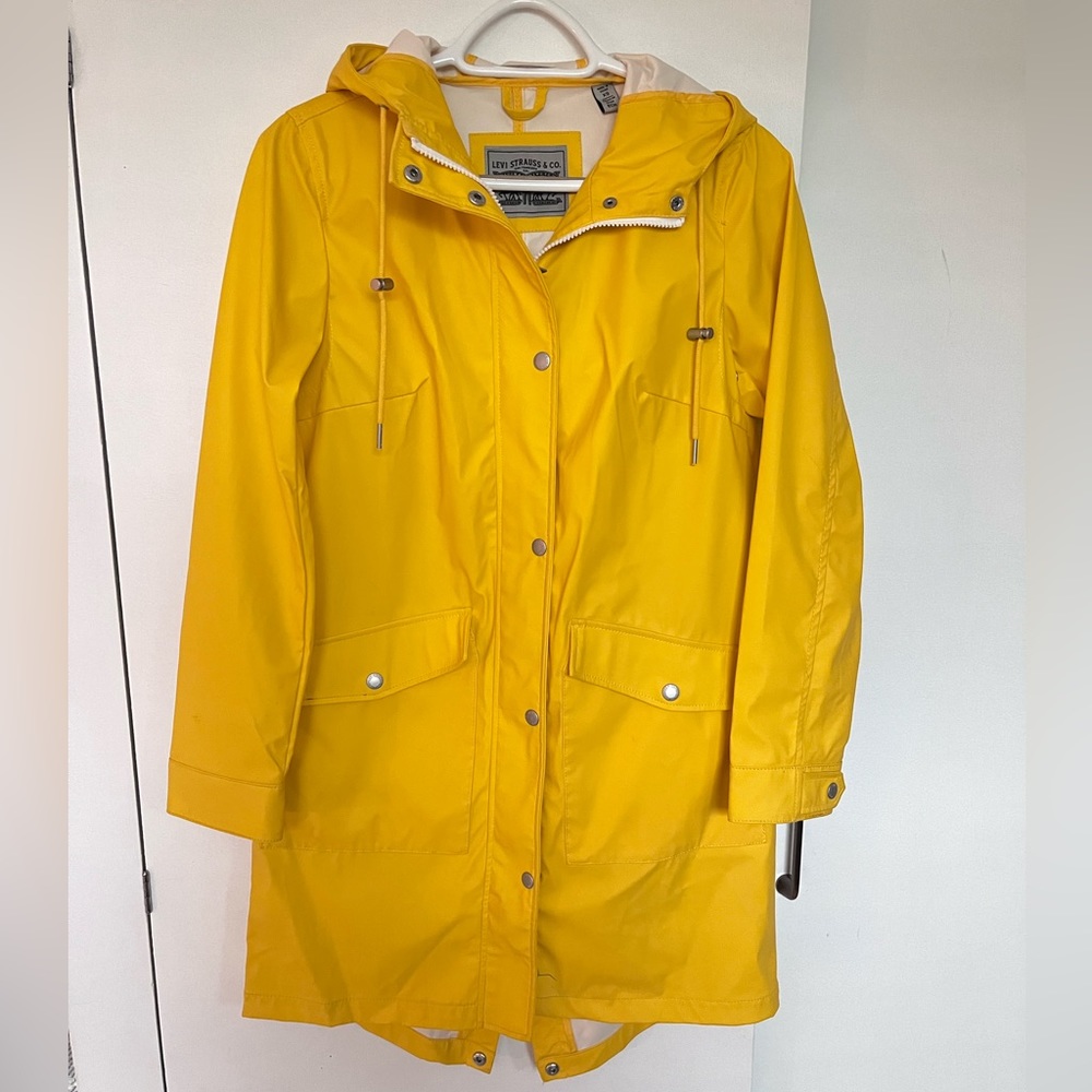 Women’s raincoat